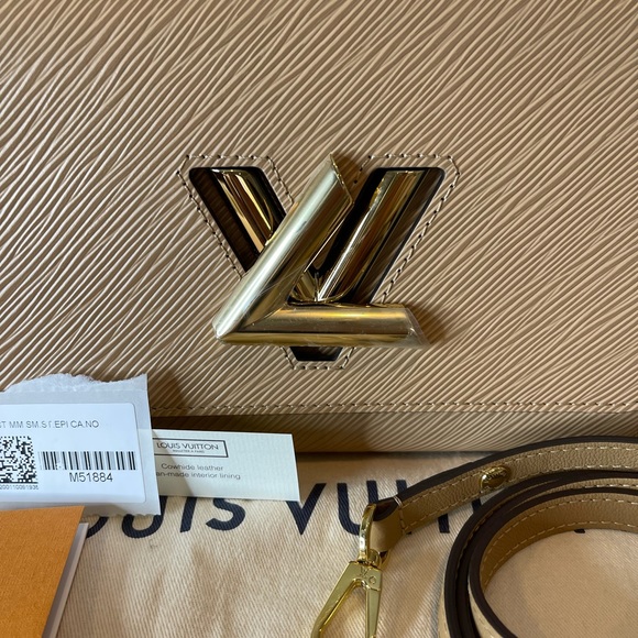 ✨Stunning Louis Vuitton Twist MM✨ - Picture 2 of 12